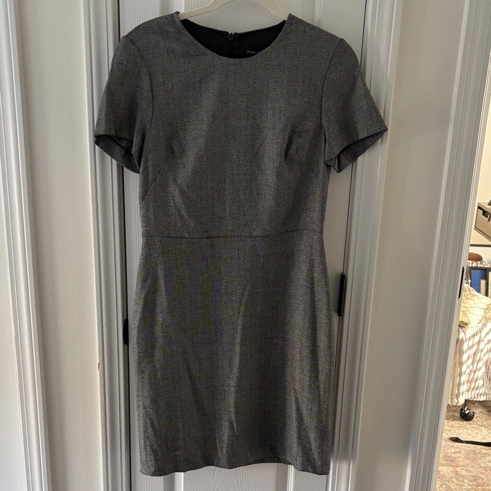 BANANA REPUBLIC Classic Short-Sleeve Gray Sheath Dress